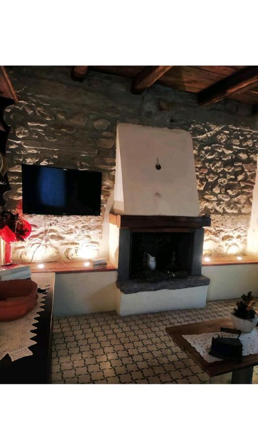 Casa Vacanze Al Colletto - Con Terrazza Panoramica In Centro Storico Vagli di Sotto Εξωτερικό φωτογραφία