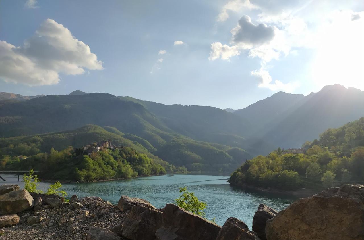 Casa Vacanze Al Colletto - Con Terrazza Panoramica In Centro Storico Vagli di Sotto Εξωτερικό φωτογραφία